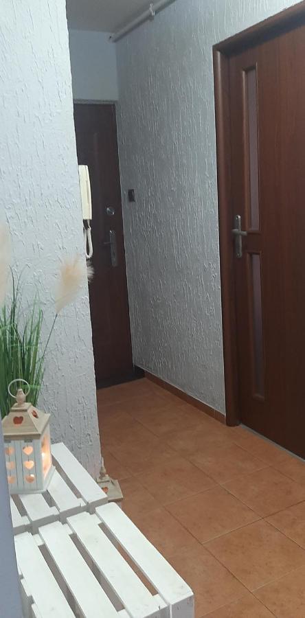 Flowers Apartament Apartment Pila Bagian luar foto