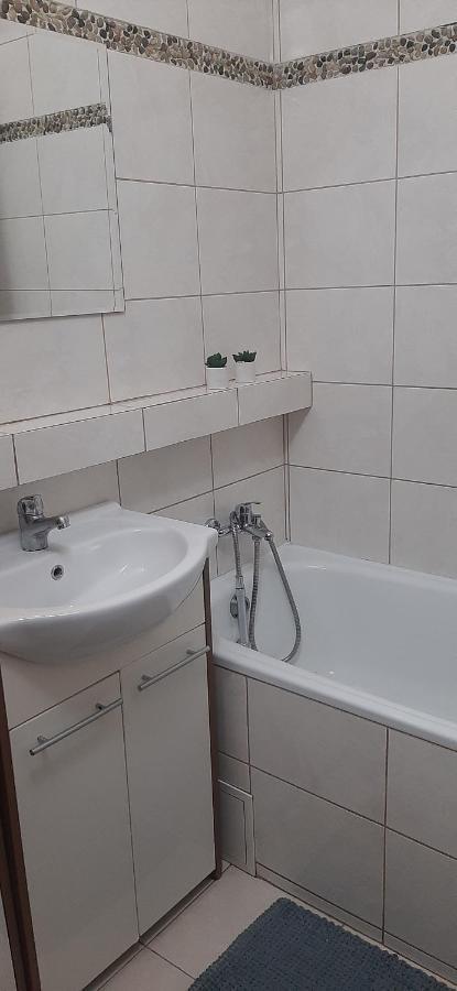 Flowers Apartament Apartment Pila Bagian luar foto