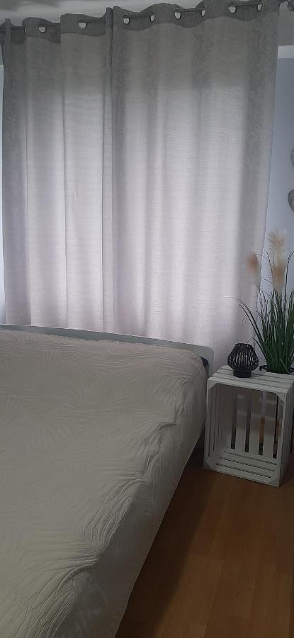 Flowers Apartament Apartment Pila Bagian luar foto